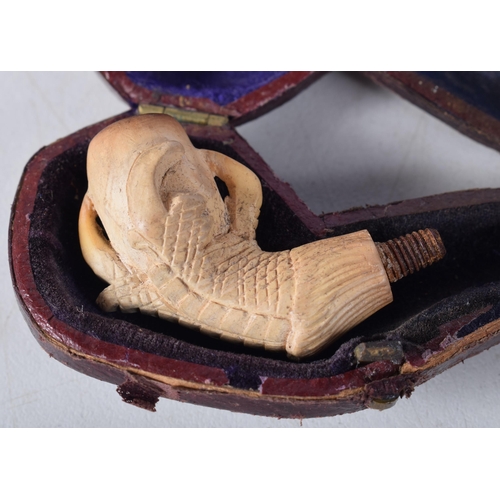 1617 - TWO ANTIQUE PIPES. 18 grams. Largest 8.5 cm x 4.5 cm. (2)