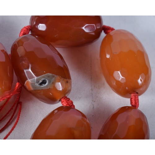 1618 - AN AGATE NECKLACE. 168 grams. 41 cm long.