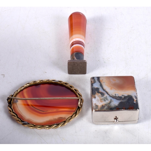 1632 - AN AGATE SEAL etc. 67 grams. Largest 5.5 cm x 4.5 cm. (3)