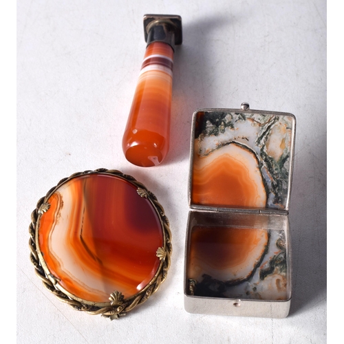 1632 - AN AGATE SEAL etc. 67 grams. Largest 5.5 cm x 4.5 cm. (3)