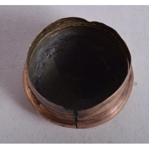 1648 - AN ANTIQUE YELLOW METAL LID inscribed 'Part of the Royal George Sunk 1782'. 6.5 grams. 2.25cm wide.