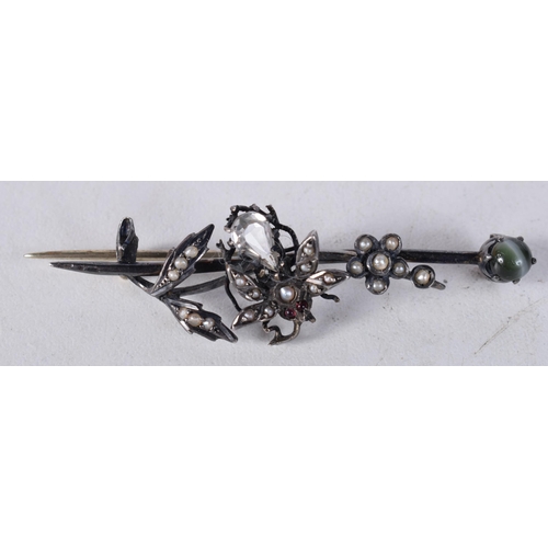 1665 - AN ANTIQUE BUG BROOCH. 5.8 grams. 5.5 cm x 1.5 cm.