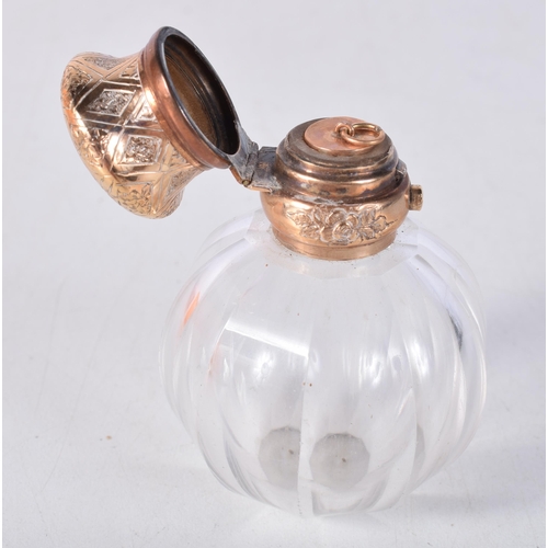 1670 - AN ANTIQUE 18CT GOLD AND GLASS SCENT BOTTLE. 74 grams. 7 cm x 4.75 cm.