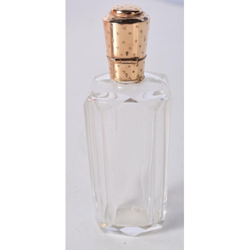 1671 - AN ANTIQUE 18CT GOLD AND GLASS SCENT BOTTLE. 45 grams. 9 cm x 3 cm.