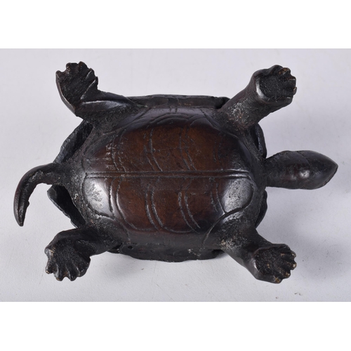 1689 - A JAPANESE BRONZE TORTOISE. 209 grams. 10.25cm x 6.75 cm.