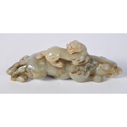 1721 - A Chinese Jade Carving of Mythical Beasts. 5.1cm x 13.3cm x 3.5cm, weight 182g