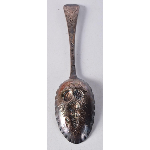 1728 - A Georgian Silver Berry Spoon. Hallmarked London 1806. 20cm x 4.4cm, weight 57g