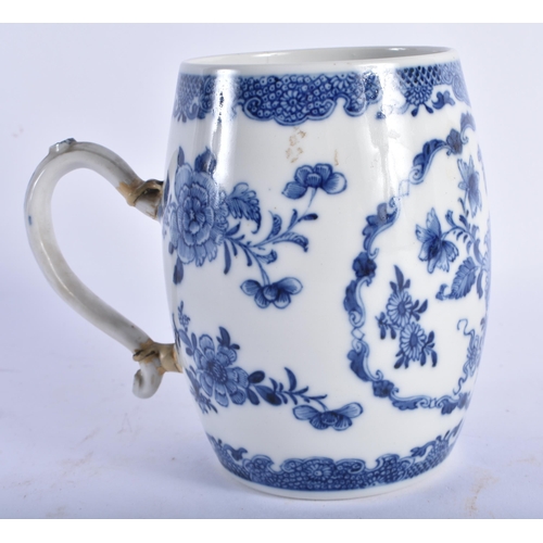 2236 - AN 18TH CENTURY CHINESE EXPORT BLUE AND WHITE BARREL FORM MUG Qianlong. 12 cm high.