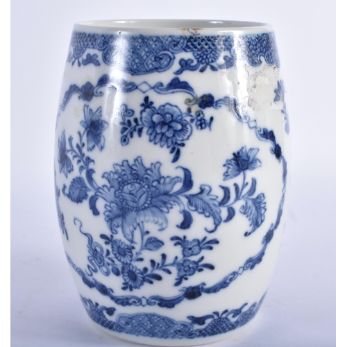 2236 - AN 18TH CENTURY CHINESE EXPORT BLUE AND WHITE BARREL FORM MUG Qianlong. 12 cm high.