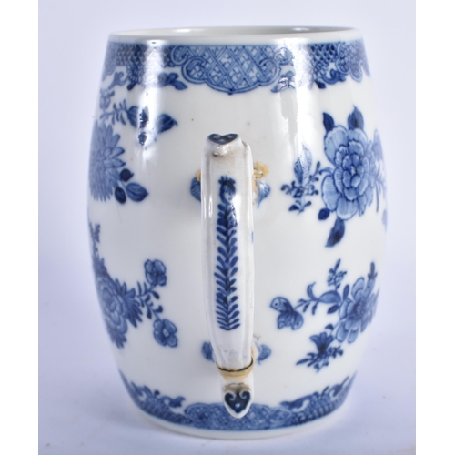 2236 - AN 18TH CENTURY CHINESE EXPORT BLUE AND WHITE BARREL FORM MUG Qianlong. 12 cm high.