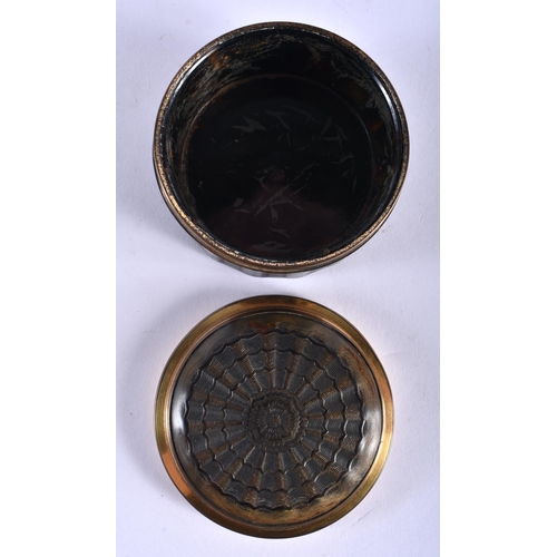 518 - AN EARLY 19TH CENTURY TORTOISESHELL AND PRESSED HORN SNUFF BOX AND COVER with yellow metal mounts. 8... 