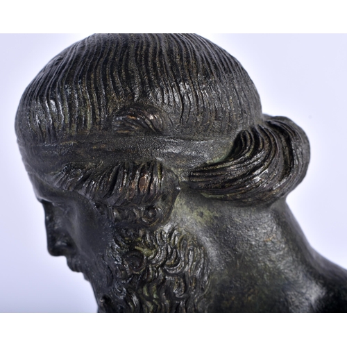 523 - A FINE 18TH/19TH CENTURY EUROPEAN GRAND TOUR BRONZE BUST OF A MALE After the Antiquity. 15 cm high.