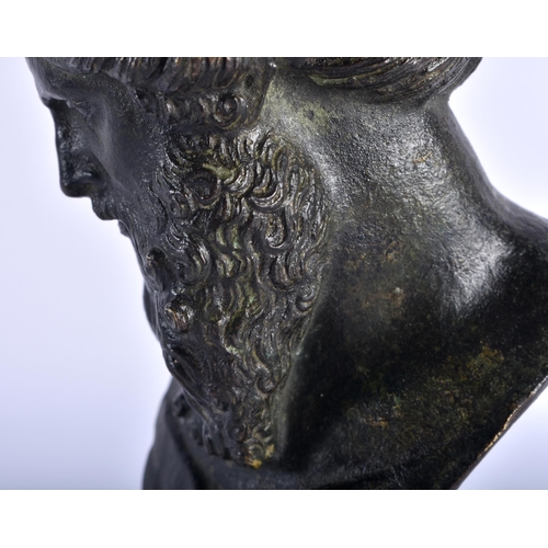 523 - A FINE 18TH/19TH CENTURY EUROPEAN GRAND TOUR BRONZE BUST OF A MALE After the Antiquity. 15 cm high.