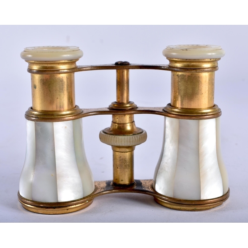 769 - A PAIR OF MOTHER OF PEARL OPERA GLASSES. 9 cm x 7 cm extended.