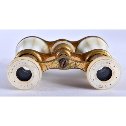 769 - A PAIR OF MOTHER OF PEARL OPERA GLASSES. 9 cm x 7 cm extended.