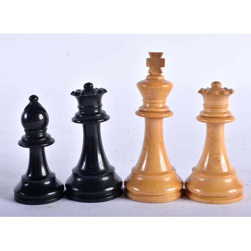 789 - A CHESS SET. Largest 7.5 cm high. (qty)