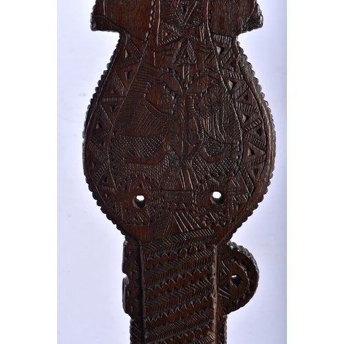 797 - A LOVELY 18TH/19TH CENTURY SCANDANAVIAN TREEN SPINNING WHEEL DISTAFF carved with birds, flowers and ... 