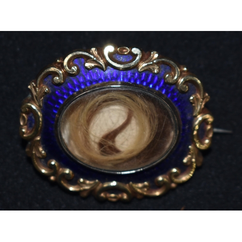 3866 - A Gilt metal and Lapis hair locket together with a silver necklace and pendant 18 x 59 cm