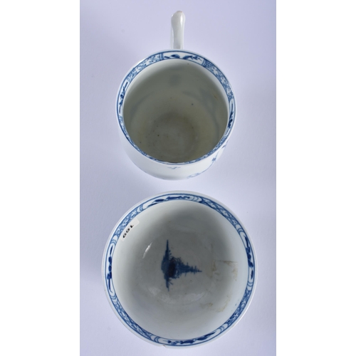 10 - AN 18TH CENTURY WORCESTER BLUE AND WHITE PORCELAIN TRIO painted with the Walk In The Garden pattern.... 