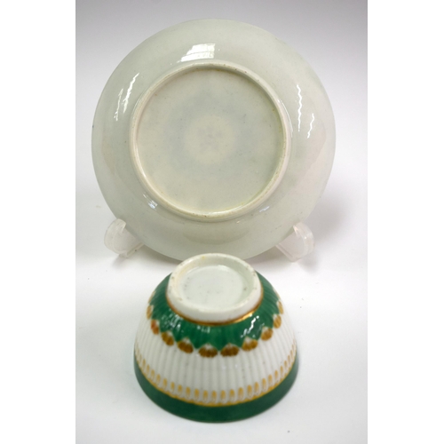 136 - 18th century Worcester apple teabowl and saucer, each piece having a green border and a green sawtoo... 