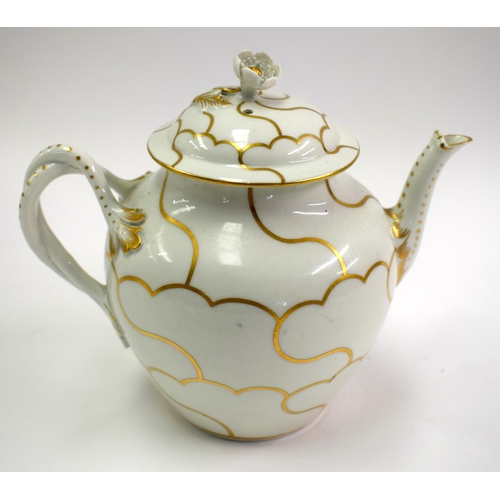160 - 18th century Worcester teapot and cover gilded with the Queens gilt pattern by James Giles. 17cm hi... 