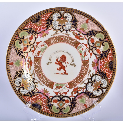 18 - A FINE PAIR OF EARLY 19TH CENTURY FLIGHT BARR & BARR WORCESTER ARMORIAL PORCELAIN PLATES painted wit... 