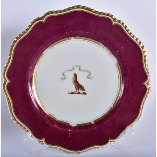 20 - A PAIR OF EARLY 19TH CENTURY FLIGHT BARR & BARR WORCESTER ARMORIAL PLATES together with a similar sh... 