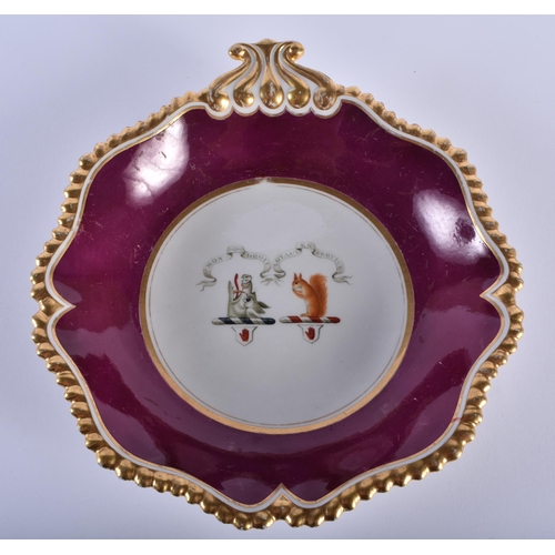 20 - A PAIR OF EARLY 19TH CENTURY FLIGHT BARR & BARR WORCESTER ARMORIAL PLATES together with a similar sh... 