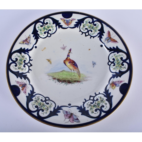 25 - A LARGE EARLY 19TH CENTURY FLIGHT BARR & BARR WORCESTER PLATE painted with a study of a bird. 24 cm ... 