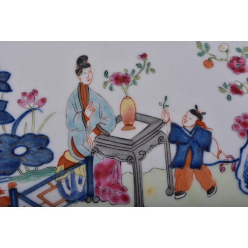 26 - AN EXTREMELY RARE EARLY 19TH CENTURY FLIGHT BARR AND BARR PLATE painted in the Chinese Qianlong styl... 