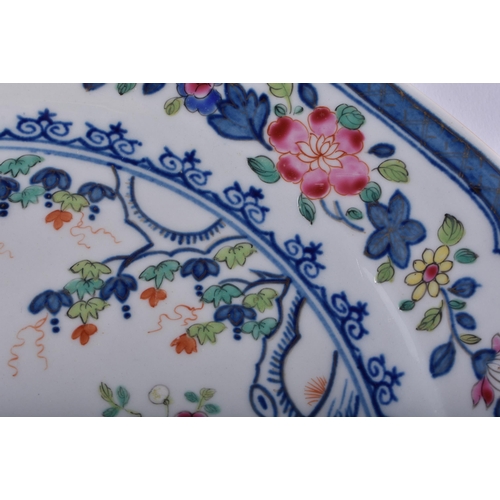 26 - AN EXTREMELY RARE EARLY 19TH CENTURY FLIGHT BARR AND BARR PLATE painted in the Chinese Qianlong styl... 