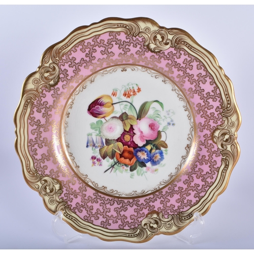 30 - A FINE PAIR OF EARLY 19TH CENTURY CHAMBERLAINS WORCESTER PLATES painted with bold floral sprays, und... 