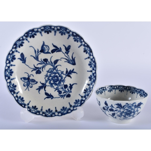 6 - AN 18TH CENTURY WORCESTER BLUE AND WHITE TEABOWL AND SAUCER decorated with the Scalloped Peony patte... 