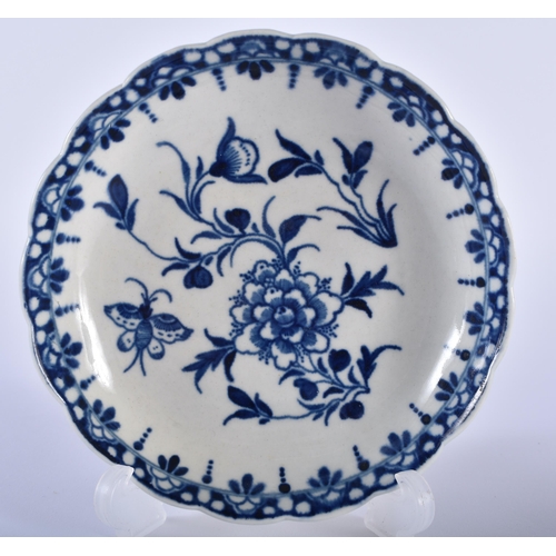 6 - AN 18TH CENTURY WORCESTER BLUE AND WHITE TEABOWL AND SAUCER decorated with the Scalloped Peony patte... 