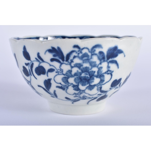 6 - AN 18TH CENTURY WORCESTER BLUE AND WHITE TEABOWL AND SAUCER decorated with the Scalloped Peony patte... 