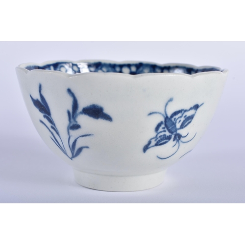 6 - AN 18TH CENTURY WORCESTER BLUE AND WHITE TEABOWL AND SAUCER decorated with the Scalloped Peony patte... 