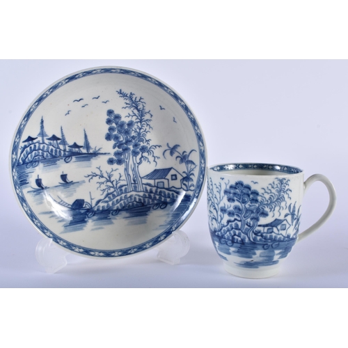 7 - AN 18TH CENTURY WORCESTER BLUE AND WHITE TEACUP AND SAUCER decorated with the Rock Strata Island pat... 