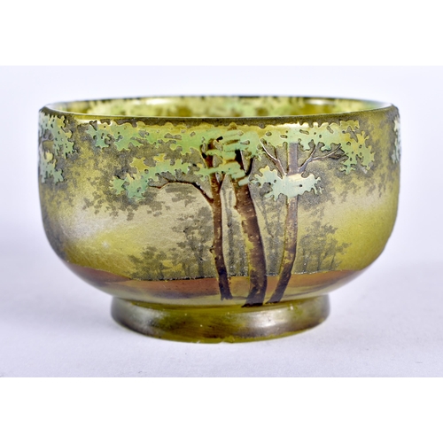 80 - A FINE FRENCH DAUM NANCY SUMMER LANDSCAPE GLASS BOWL. 6.25 cm diameter.