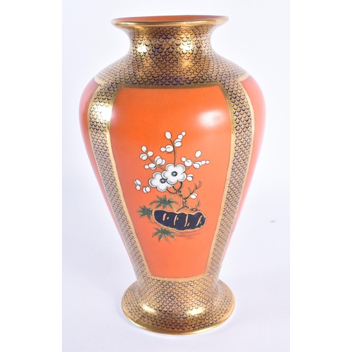 96 - A LARGE AND UNUSUAL MASONS IRONSTONE ORANGE VASE printed and painted with Chinese figures. 27cm high... 