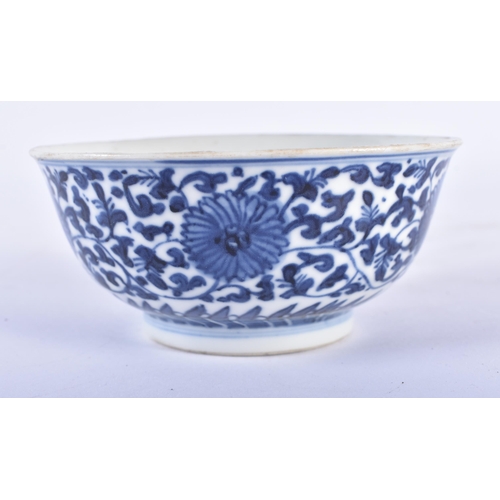 125 - AN 18TH CENTURY CHINESE BLUE AND WHITE PORCELAIN BOWL Qianlong, painted with flowers in the Ming sty... 