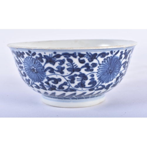 125 - AN 18TH CENTURY CHINESE BLUE AND WHITE PORCELAIN BOWL Qianlong, painted with flowers in the Ming sty... 