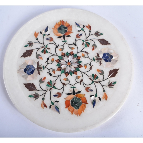 159 - AN INDIAN AGRA MARBLE MIXED HARDSTONE PLAQUE. 20 cm diameter.