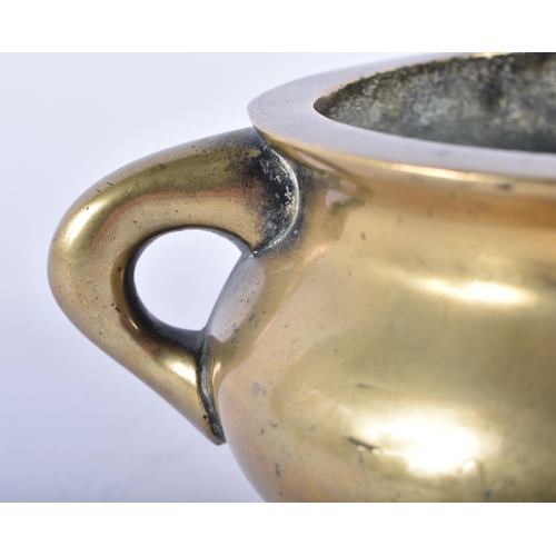 201 - AN 18TH/19TH CENTURY CHINESE TWIN HANDLED BRONZE CENSER bearing Xuande marks to base. 845 grams. 17.... 