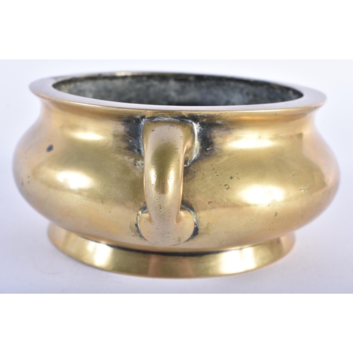 201 - AN 18TH/19TH CENTURY CHINESE TWIN HANDLED BRONZE CENSER bearing Xuande marks to base. 845 grams. 17.... 