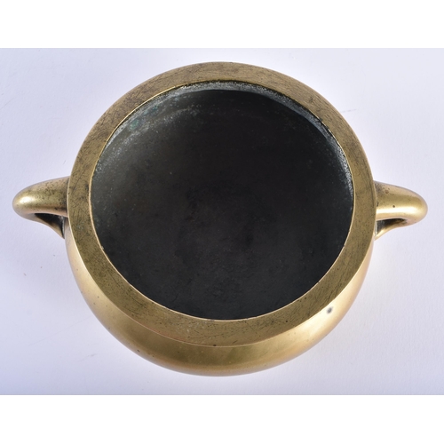 201 - AN 18TH/19TH CENTURY CHINESE TWIN HANDLED BRONZE CENSER bearing Xuande marks to base. 845 grams. 17.... 