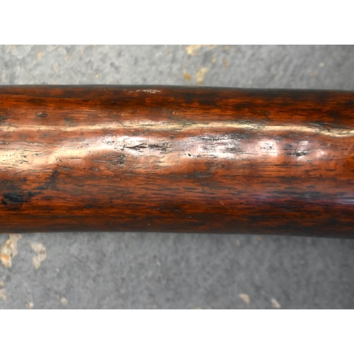 207 - A FINE 19TH CENTURY FIJIAN ISLANDS TRIBAL GUNSTOCK WAR CLUB Kiakavo or Gatawaka. 95 cm long.