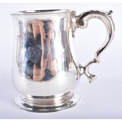 260 - A GEORGE III SILVER MUG. London 1798. 340 grams. 14 cm x 12 cm.