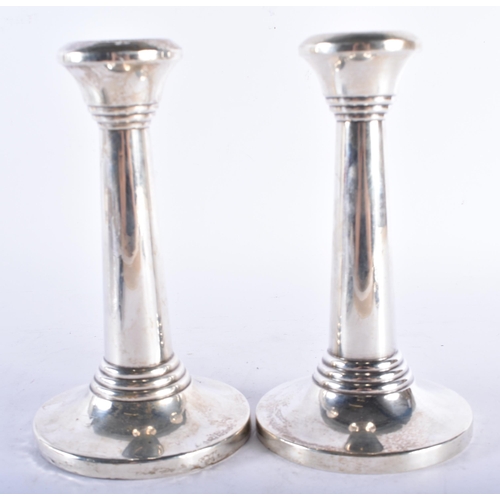 264 - A LOVELY PAIR OF ART NOUVEAU SILVER WRYTHEN MOULDED CANDLESTICKS. Sheffield 1911. 953 grams overall.... 