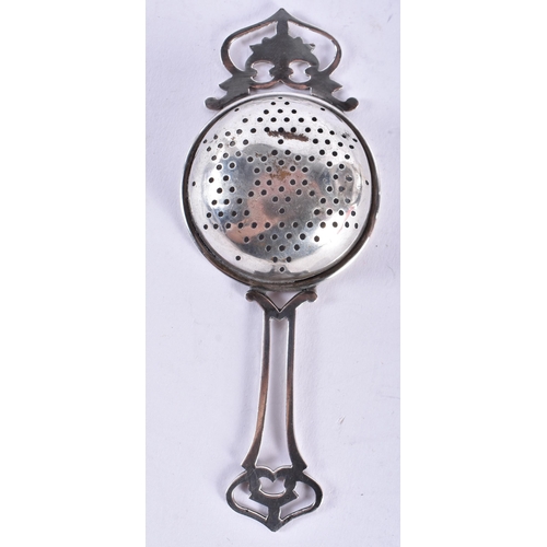 265 - AN ART DECO SILVER TEA STRAINER ON STAND. Birmingham 1941. 67 grams. 14.5 cm x 8.5 cm.