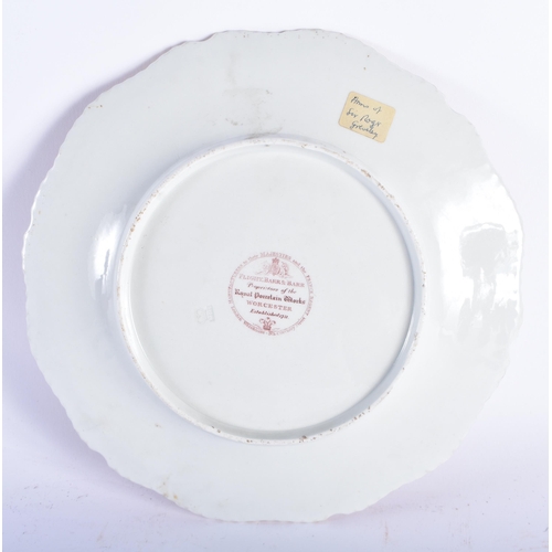 2 - A FINE EARLY 19TH CENTURY CHAMBERLAINS WORCESTER ARMORIAL PLATE depicting the arms of Sir Roger Grev... 